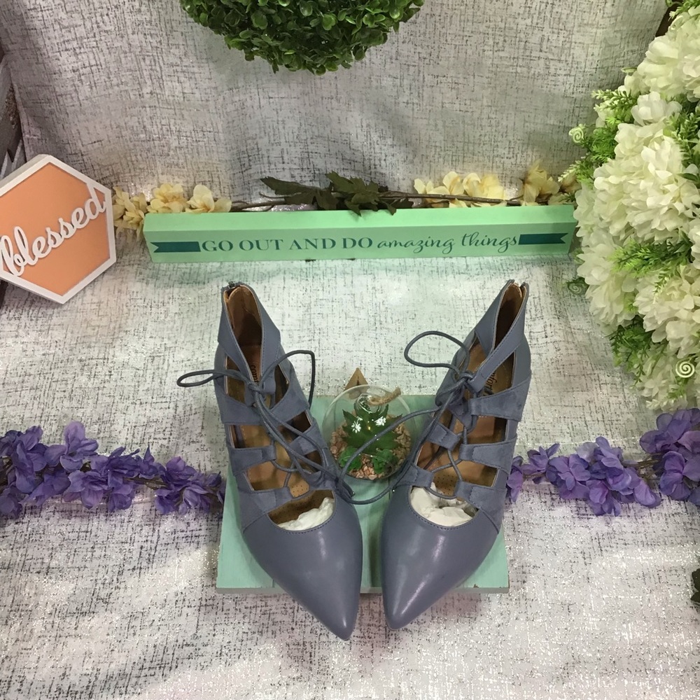 Comfortview lace up kitten heel